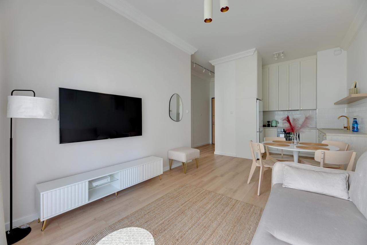 Zajezdnia Wrzeszcz Seaside & Parking By Downtown Apartments Gdansk Bagian luar foto